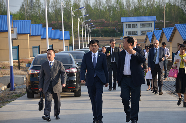 德国哥廷根大学一行参观访问设施农业基地01