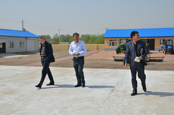学校保卫处到养殖与农业生态基地进行综治和消防安全检查01