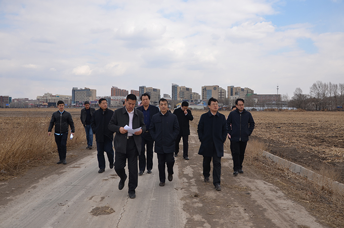 学校领导实地考察植物生产基地02