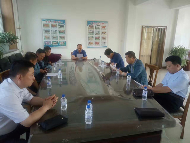 学校领导到动物养殖基地和养殖与农业生态基地考察调研02