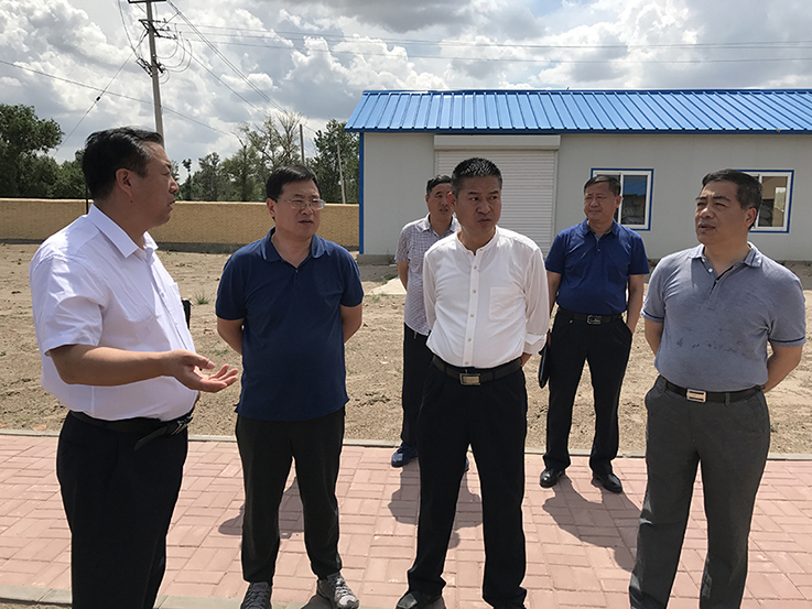 学校领导到动物养殖基地和养殖与农业生态基地考察调研03